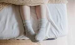 Полезно ли спать в носках